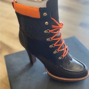 Tommy Hilfiger, brand new boots, 7.5 , NWT, beautiful color and print